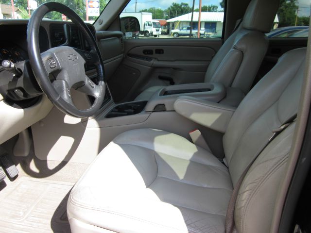 2005 Chevrolet Avalanche C350 4dr Sdn 3.5L Sport RWD Sedan