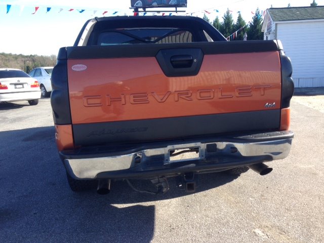 2005 Chevrolet Avalanche C350 4dr Sdn 3.5L Sport RWD Sedan