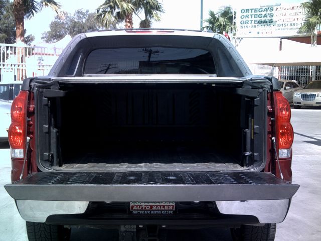 2005 Chevrolet Avalanche C350 4dr Sdn 3.5L Sport RWD Sedan