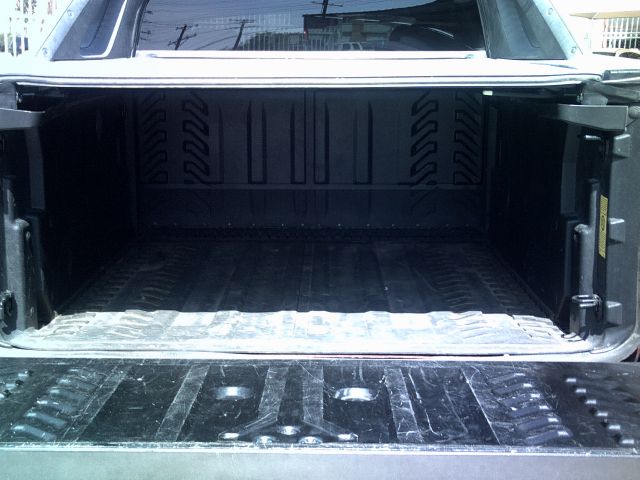 2005 Chevrolet Avalanche C350 4dr Sdn 3.5L Sport RWD Sedan