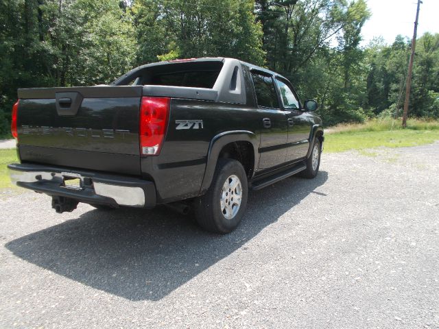 2005 Chevrolet Avalanche C350 4dr Sdn 3.5L Sport RWD Sedan