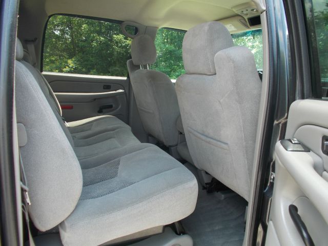 2005 Chevrolet Avalanche C350 4dr Sdn 3.5L Sport RWD Sedan