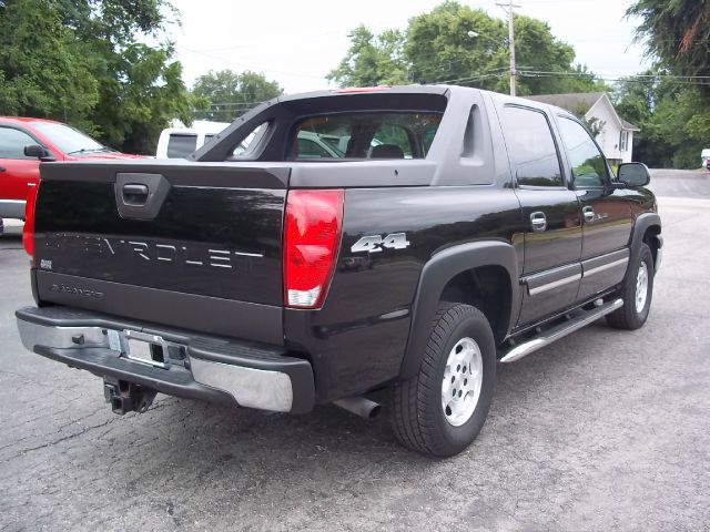 2005 Chevrolet Avalanche C350 4dr Sdn 3.5L Sport RWD Sedan
