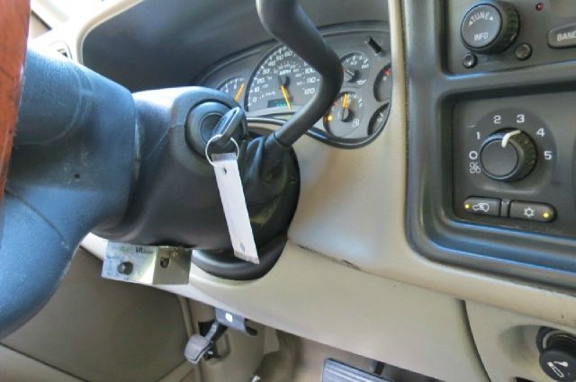 2005 Chevrolet Avalanche C350 4dr Sdn 3.5L Sport RWD Sedan