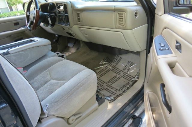 2005 Chevrolet Avalanche C350 4dr Sdn 3.5L Sport RWD Sedan