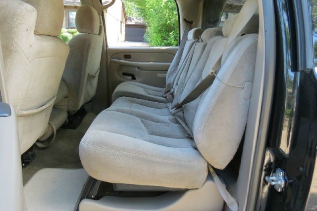 2005 Chevrolet Avalanche C350 4dr Sdn 3.5L Sport RWD Sedan