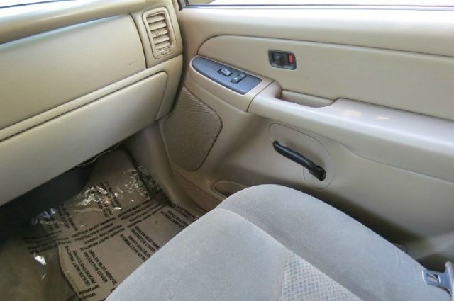 2005 Chevrolet Avalanche C350 4dr Sdn 3.5L Sport RWD Sedan