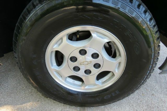 2005 Chevrolet Avalanche C350 4dr Sdn 3.5L Sport RWD Sedan