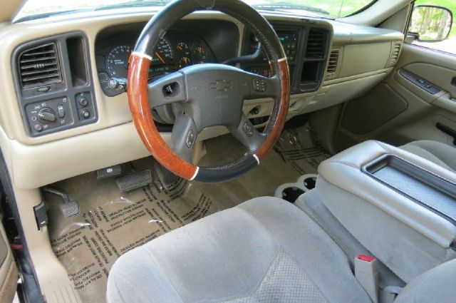 2005 Chevrolet Avalanche C350 4dr Sdn 3.5L Sport RWD Sedan