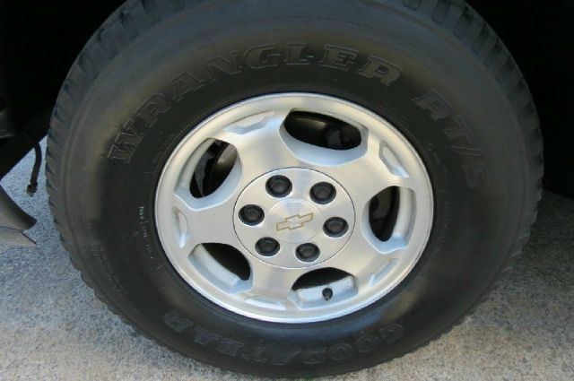 2005 Chevrolet Avalanche C350 4dr Sdn 3.5L Sport RWD Sedan