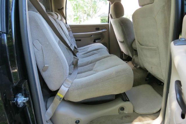 2005 Chevrolet Avalanche C350 4dr Sdn 3.5L Sport RWD Sedan