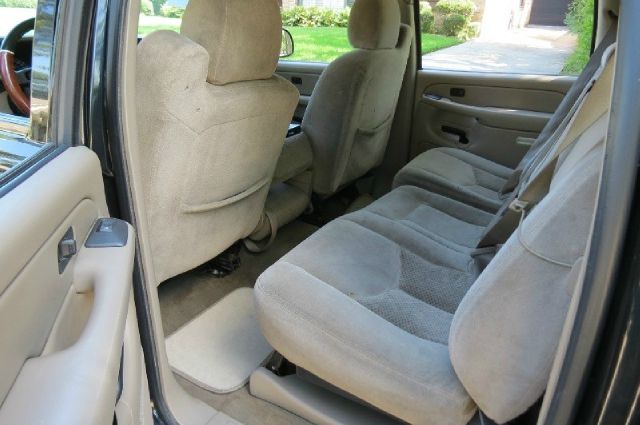 2005 Chevrolet Avalanche C350 4dr Sdn 3.5L Sport RWD Sedan