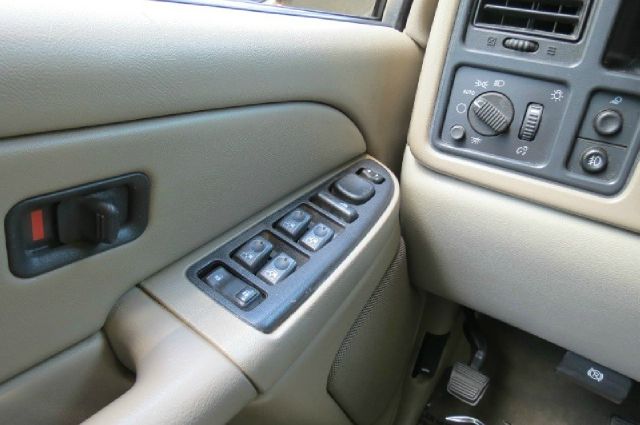 2005 Chevrolet Avalanche C350 4dr Sdn 3.5L Sport RWD Sedan