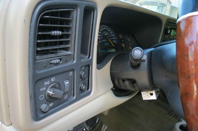 2005 Chevrolet Avalanche C350 4dr Sdn 3.5L Sport RWD Sedan