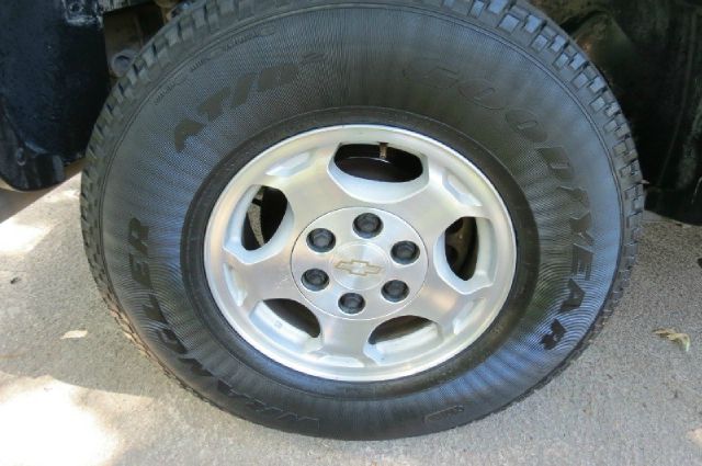 2005 Chevrolet Avalanche C350 4dr Sdn 3.5L Sport RWD Sedan