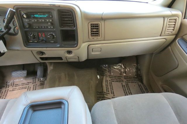 2005 Chevrolet Avalanche C350 4dr Sdn 3.5L Sport RWD Sedan