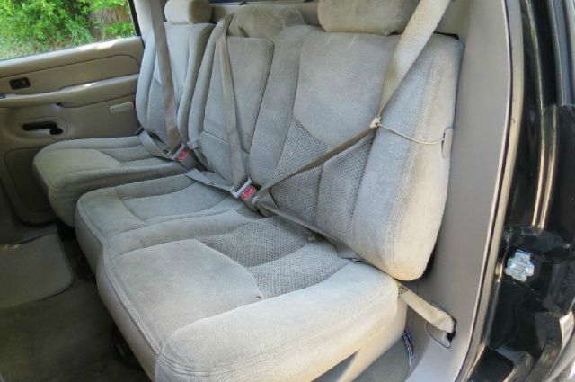 2005 Chevrolet Avalanche C350 4dr Sdn 3.5L Sport RWD Sedan