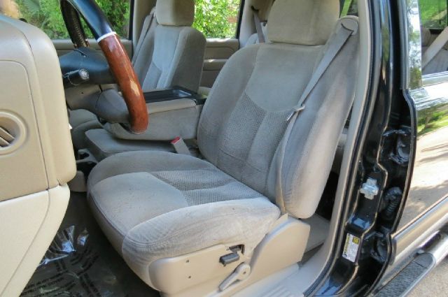 2005 Chevrolet Avalanche C350 4dr Sdn 3.5L Sport RWD Sedan