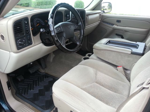 2005 Chevrolet Avalanche C350 4dr Sdn 3.5L Sport RWD Sedan