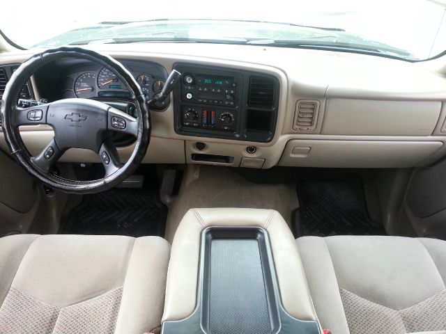 2005 Chevrolet Avalanche C350 4dr Sdn 3.5L Sport RWD Sedan