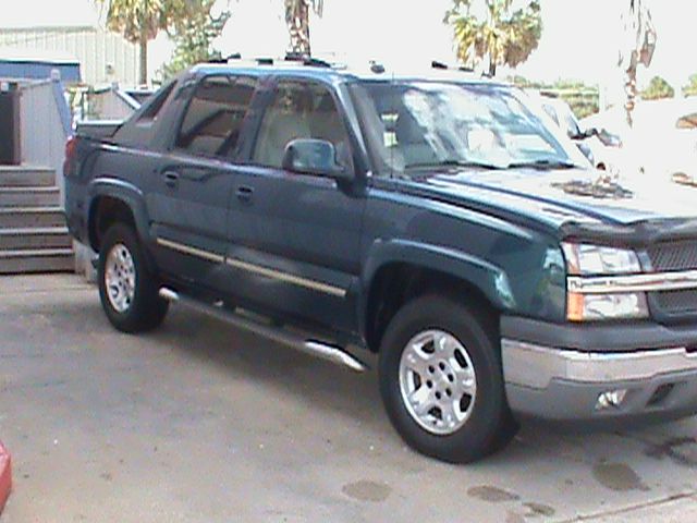 2005 Chevrolet Avalanche C350 4dr Sdn 3.5L Sport RWD Sedan