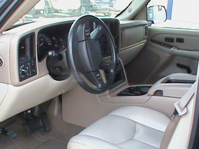 2005 Chevrolet Avalanche C350 4dr Sdn 3.5L Sport RWD Sedan