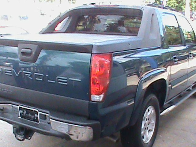 2005 Chevrolet Avalanche C350 4dr Sdn 3.5L Sport RWD Sedan