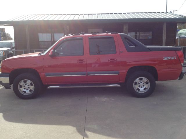 2005 Chevrolet Avalanche C350 4dr Sdn 3.5L Sport RWD Sedan