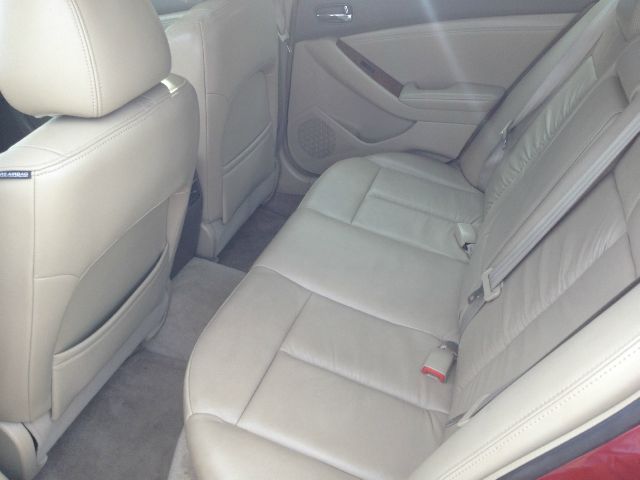 2005 Chevrolet Avalanche C350 4dr Sdn 3.5L Sport RWD Sedan