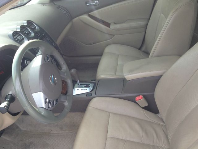 2005 Chevrolet Avalanche C350 4dr Sdn 3.5L Sport RWD Sedan