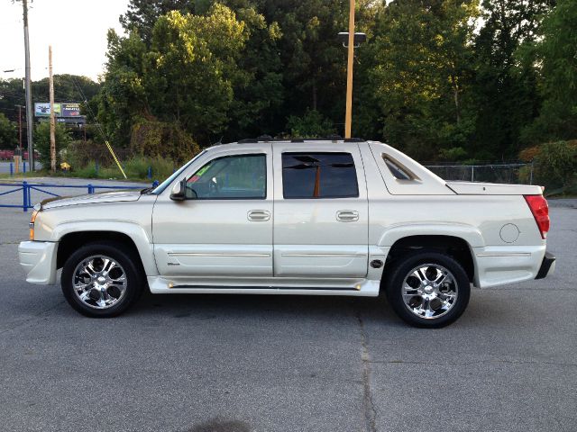 2005 Chevrolet Avalanche C350 4dr Sdn 3.5L Sport RWD Sedan