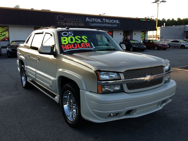 2005 Chevrolet Avalanche C350 4dr Sdn 3.5L Sport RWD Sedan