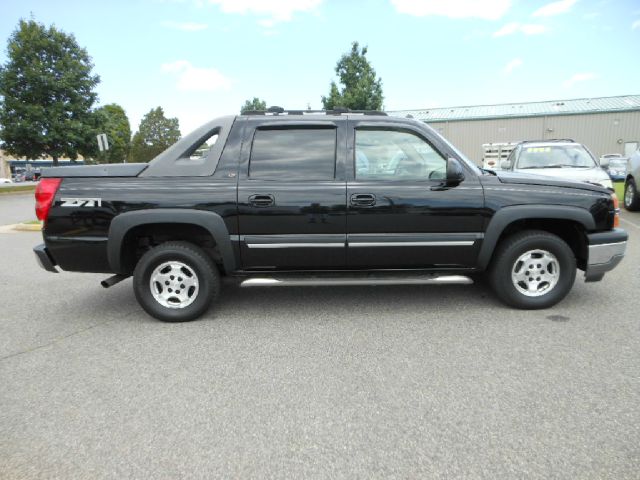 2005 Chevrolet Avalanche C350 4dr Sdn 3.5L Sport RWD Sedan