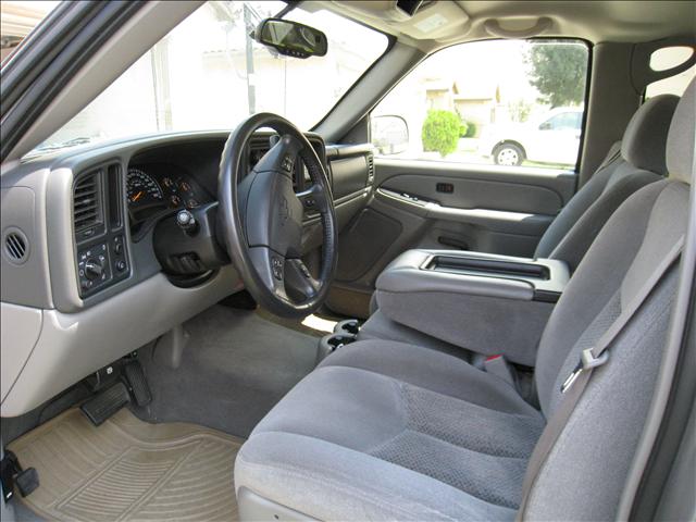 2005 Chevrolet Avalanche Unknown