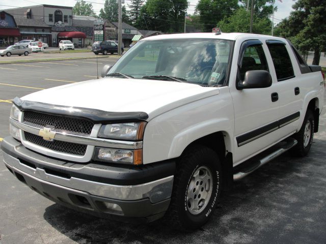2005 Chevrolet Avalanche C350 4dr Sdn 3.5L Sport RWD Sedan