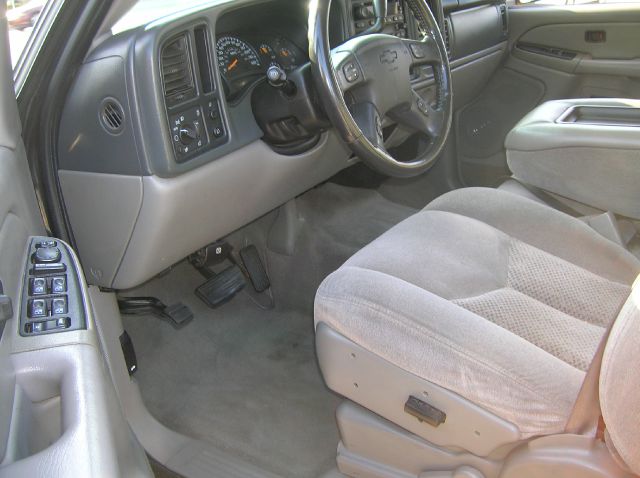 2005 Chevrolet Avalanche C350 4dr Sdn 3.5L Sport RWD Sedan