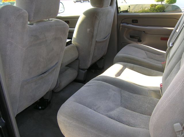 2005 Chevrolet Avalanche C350 4dr Sdn 3.5L Sport RWD Sedan