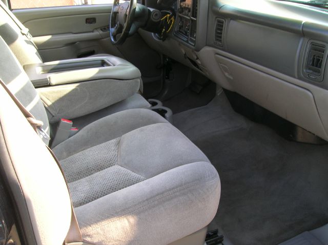 2005 Chevrolet Avalanche C350 4dr Sdn 3.5L Sport RWD Sedan