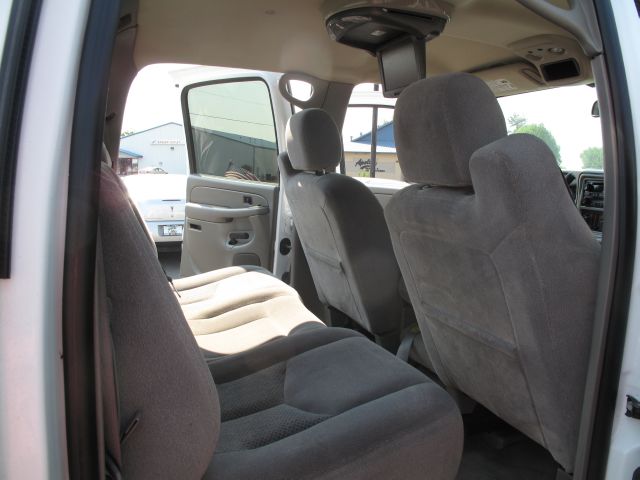 2005 Chevrolet Avalanche C350 4dr Sdn 3.5L Sport RWD Sedan