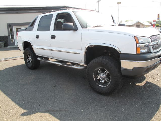 2005 Chevrolet Avalanche C350 4dr Sdn 3.5L Sport RWD Sedan