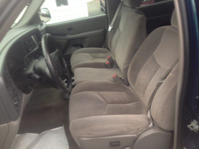 2005 Chevrolet Avalanche C350 4dr Sdn 3.5L Sport RWD Sedan