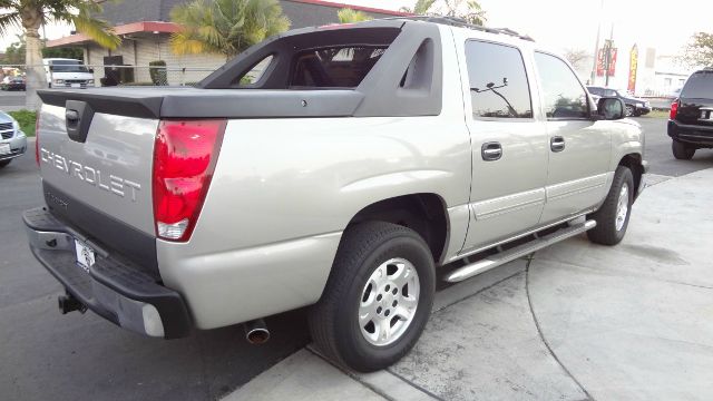 2005 Chevrolet Avalanche C350 4dr Sdn 3.5L Sport RWD Sedan