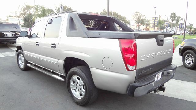 2005 Chevrolet Avalanche C350 4dr Sdn 3.5L Sport RWD Sedan