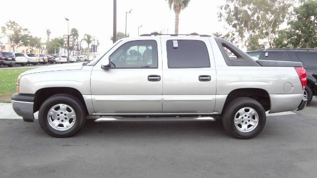 2005 Chevrolet Avalanche C350 4dr Sdn 3.5L Sport RWD Sedan