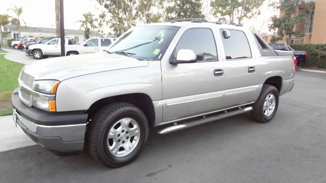 2005 Chevrolet Avalanche C350 4dr Sdn 3.5L Sport RWD Sedan