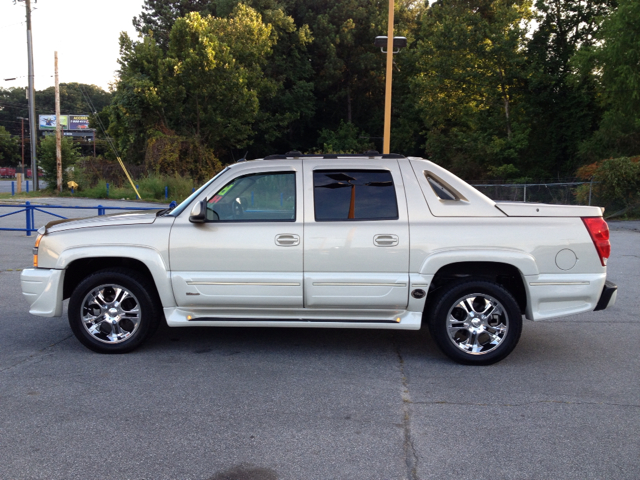 2005 Chevrolet Avalanche Reg Cab Long Bed LOW Miles