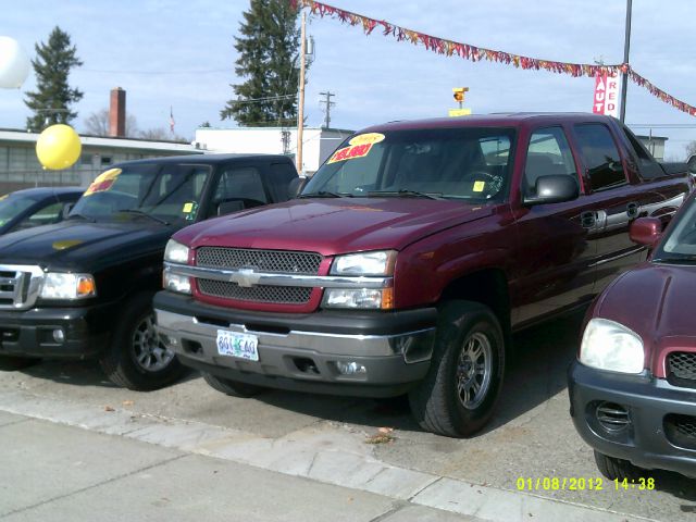 2005 Chevrolet Avalanche C350 4dr Sdn 3.5L Sport RWD Sedan