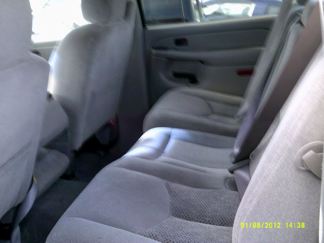 2005 Chevrolet Avalanche C350 4dr Sdn 3.5L Sport RWD Sedan