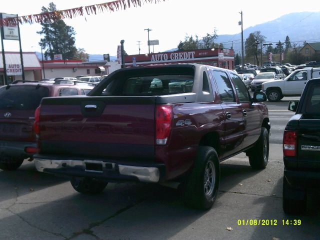 2005 Chevrolet Avalanche C350 4dr Sdn 3.5L Sport RWD Sedan