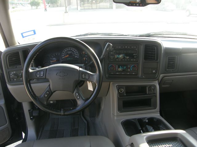 2005 Chevrolet Avalanche C350 4dr Sdn 3.5L Sport RWD Sedan